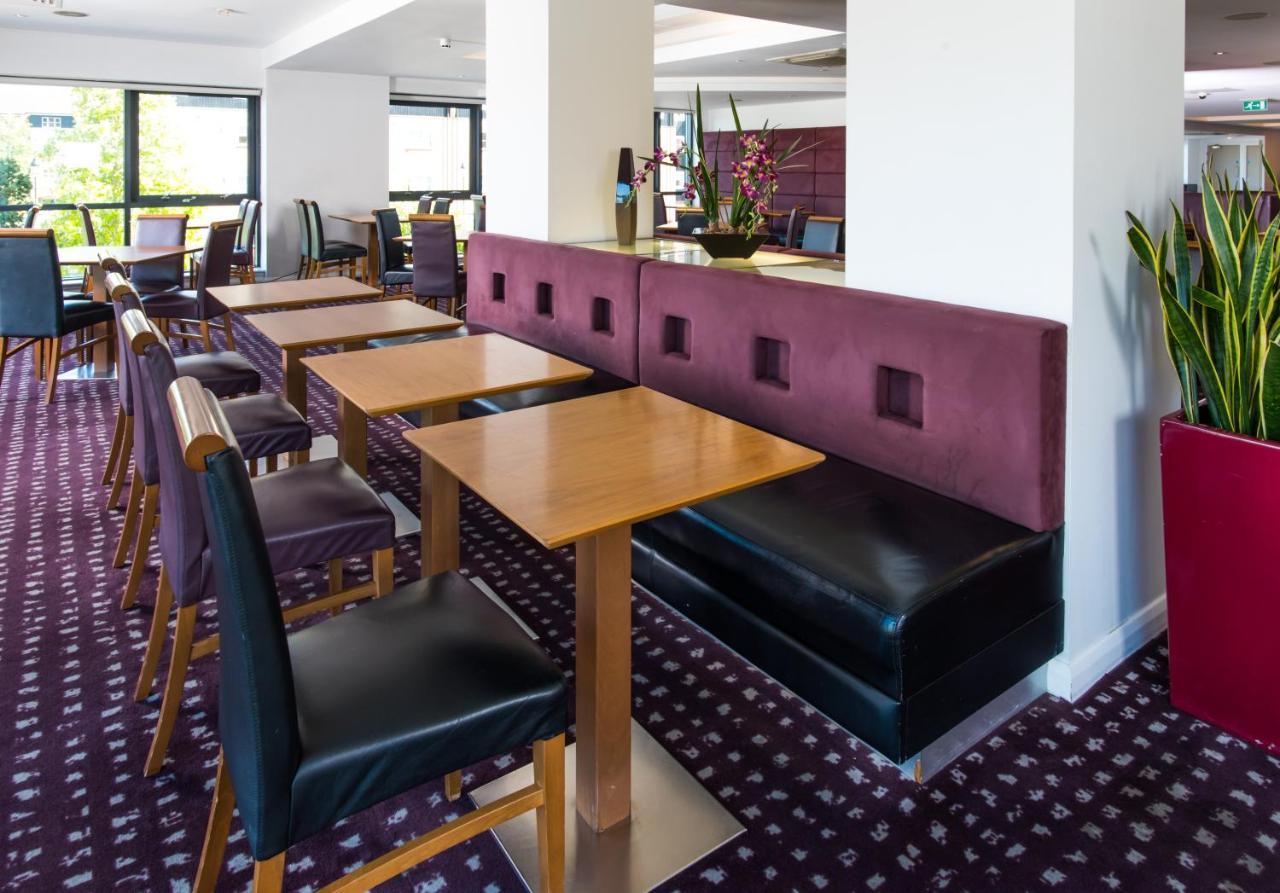 Holiday Inn Express Hemel Hempstead, An Ihg Hotel Экстерьер фото