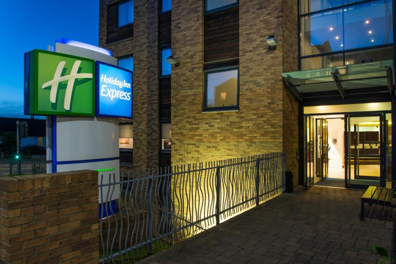 Holiday Inn Express Hemel Hempstead, An Ihg Hotel Экстерьер фото