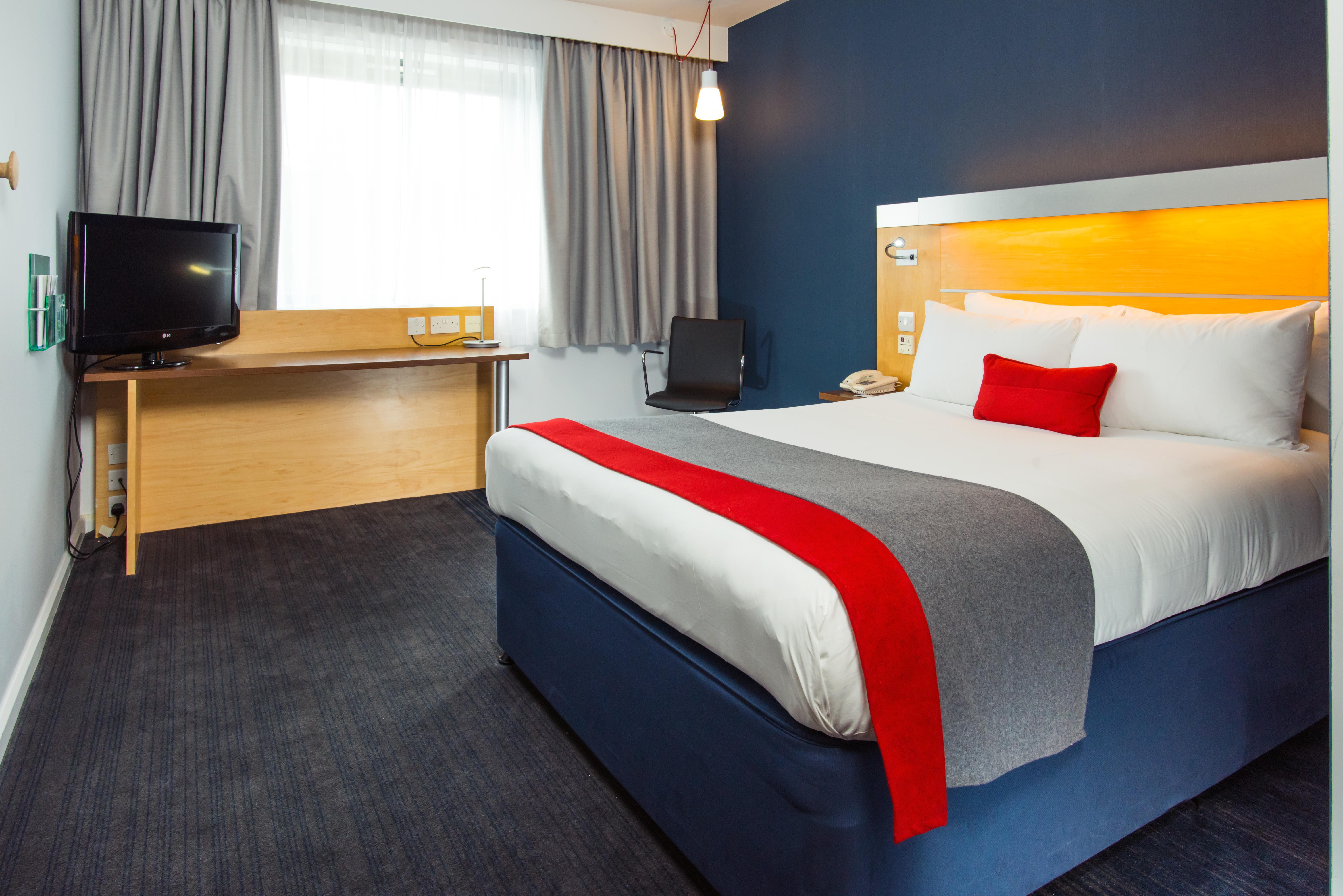 Holiday Inn Express Hemel Hempstead, An Ihg Hotel Экстерьер фото