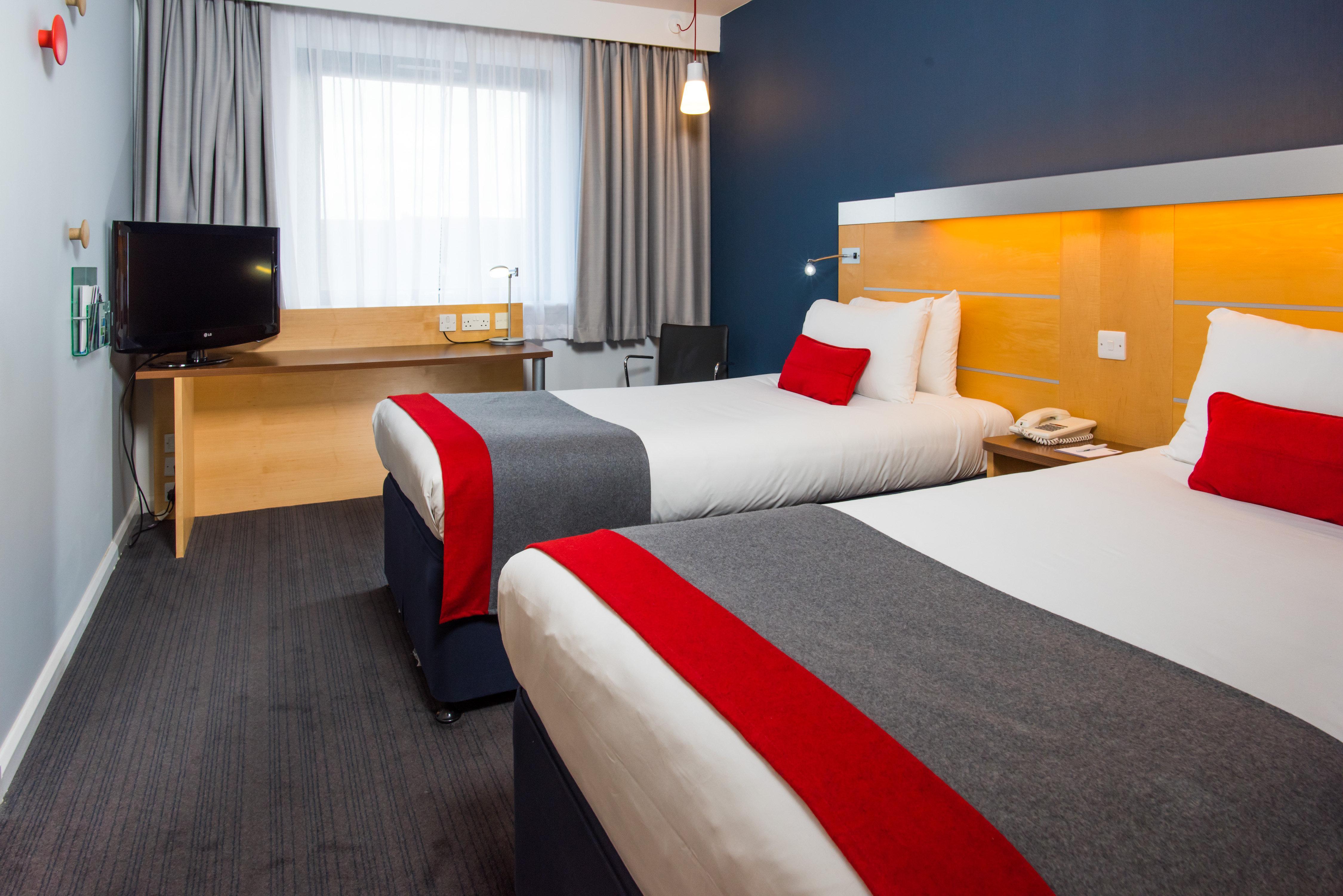 Holiday Inn Express Hemel Hempstead, An Ihg Hotel Экстерьер фото