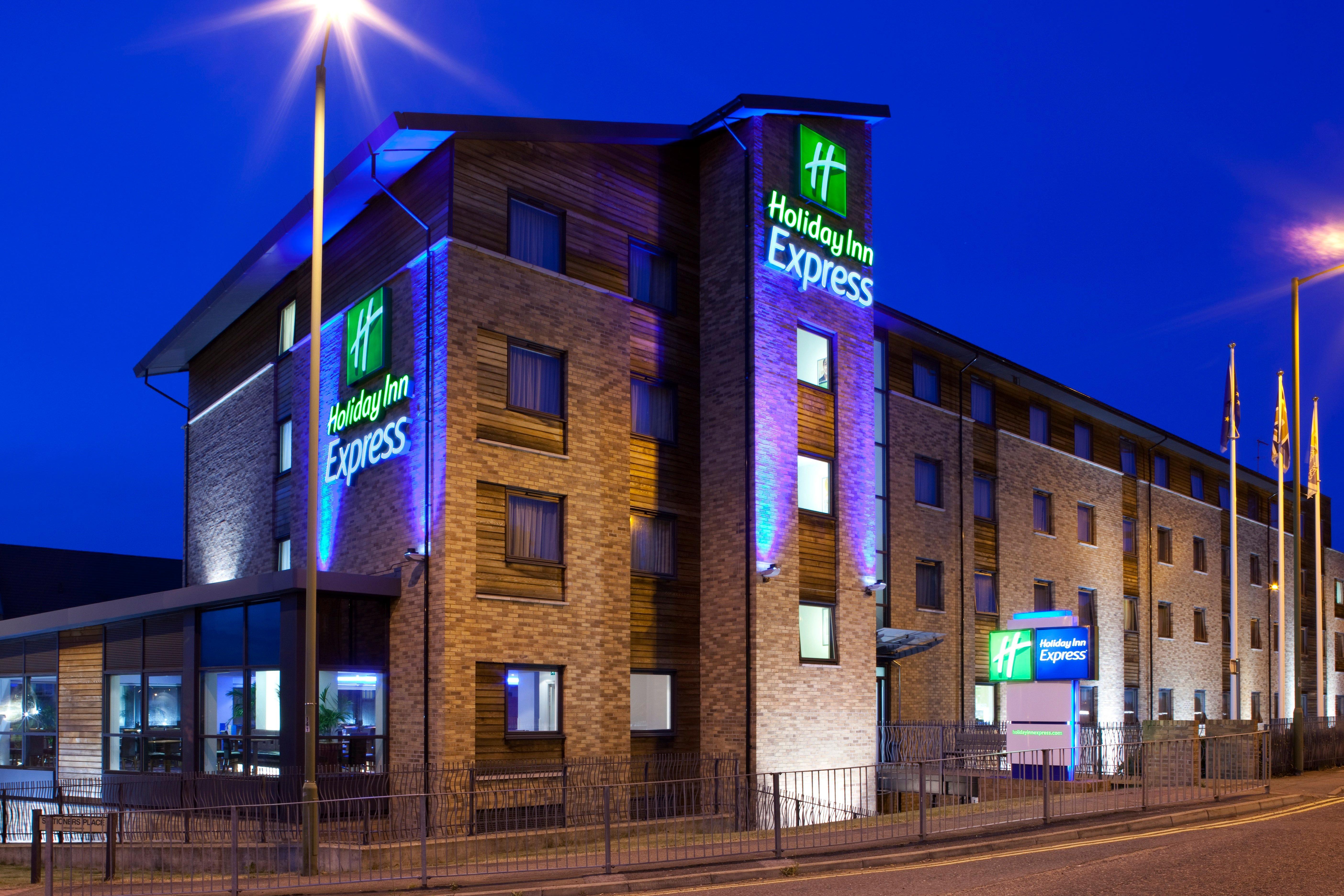 Holiday Inn Express Hemel Hempstead, An Ihg Hotel Экстерьер фото