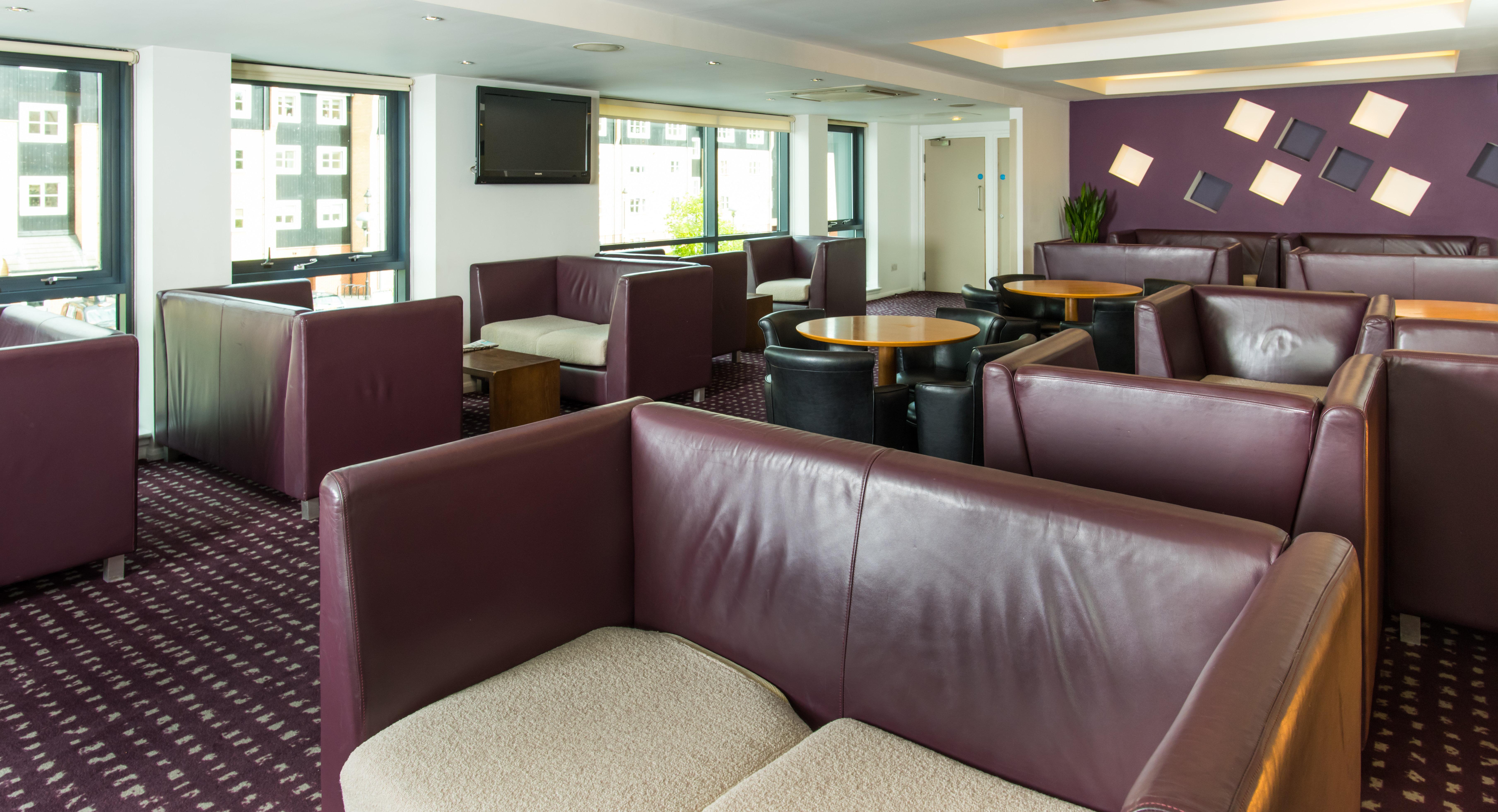 Holiday Inn Express Hemel Hempstead, An Ihg Hotel Экстерьер фото