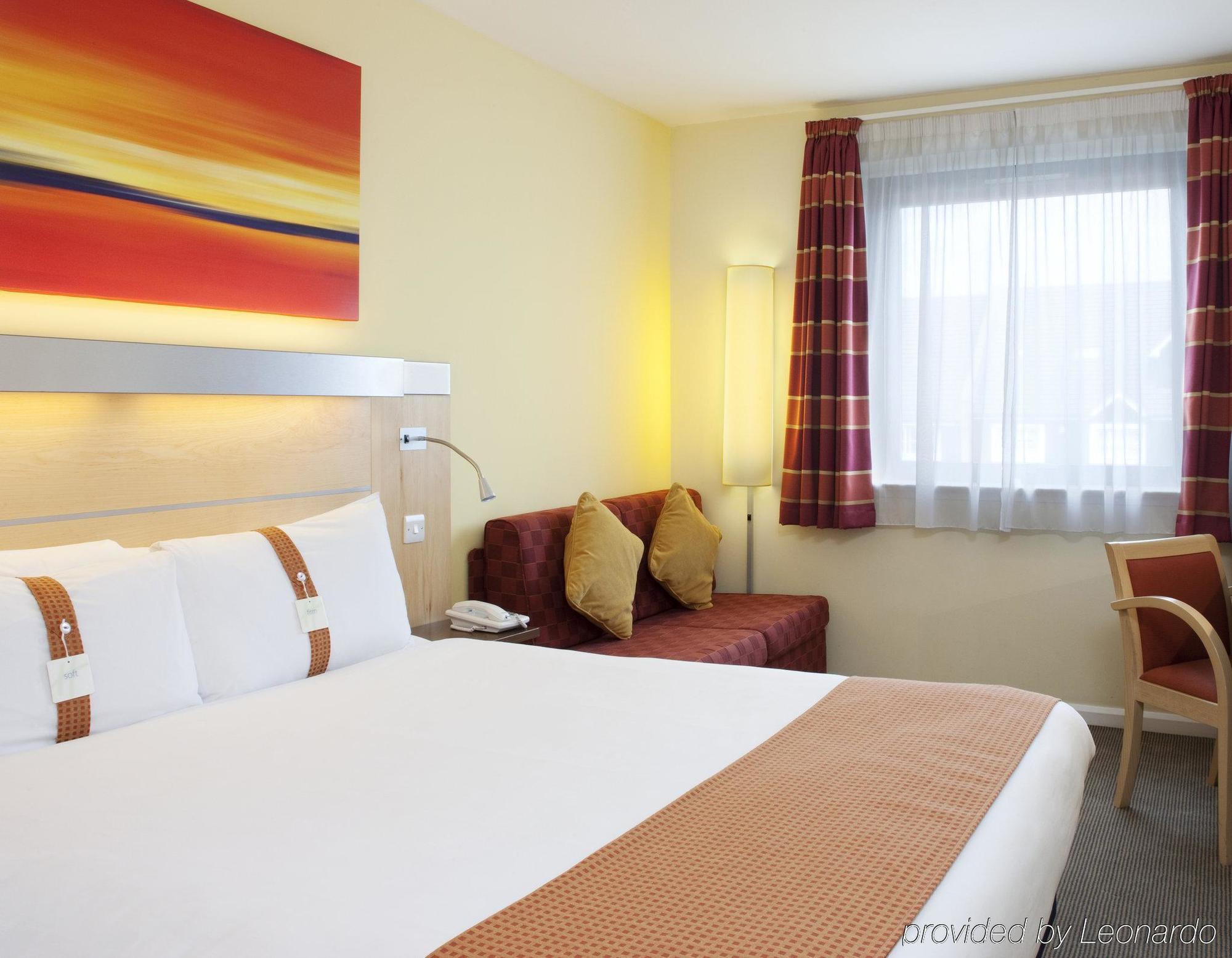 Holiday Inn Express Hemel Hempstead, An Ihg Hotel Экстерьер фото