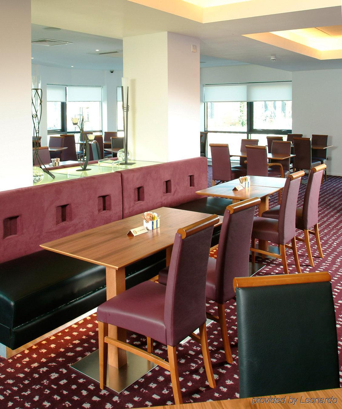 Holiday Inn Express Hemel Hempstead, An Ihg Hotel Экстерьер фото