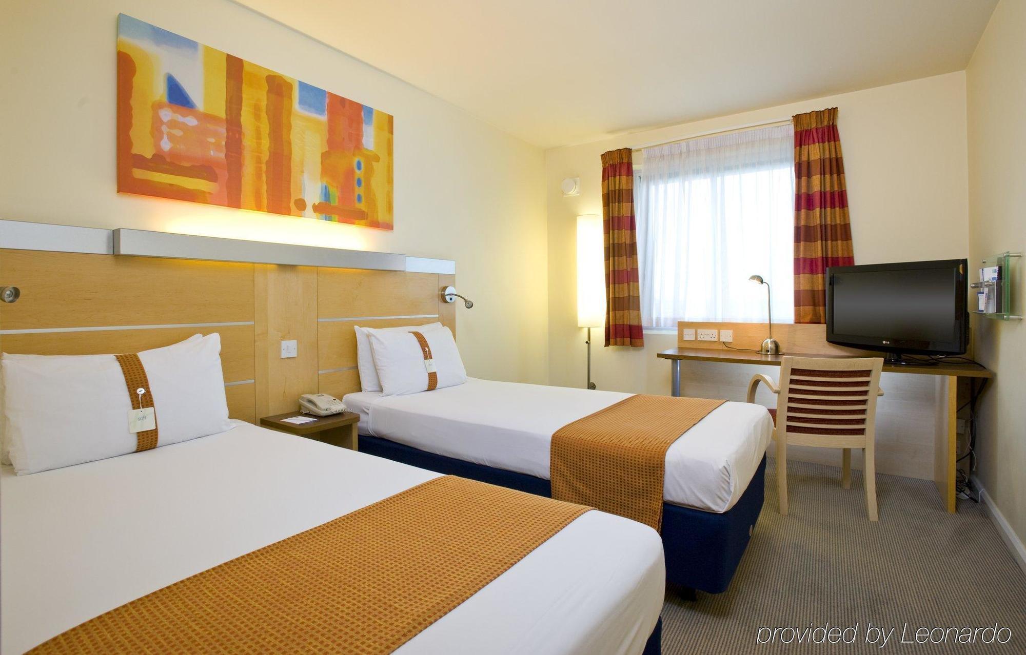 Holiday Inn Express Hemel Hempstead, An Ihg Hotel Экстерьер фото