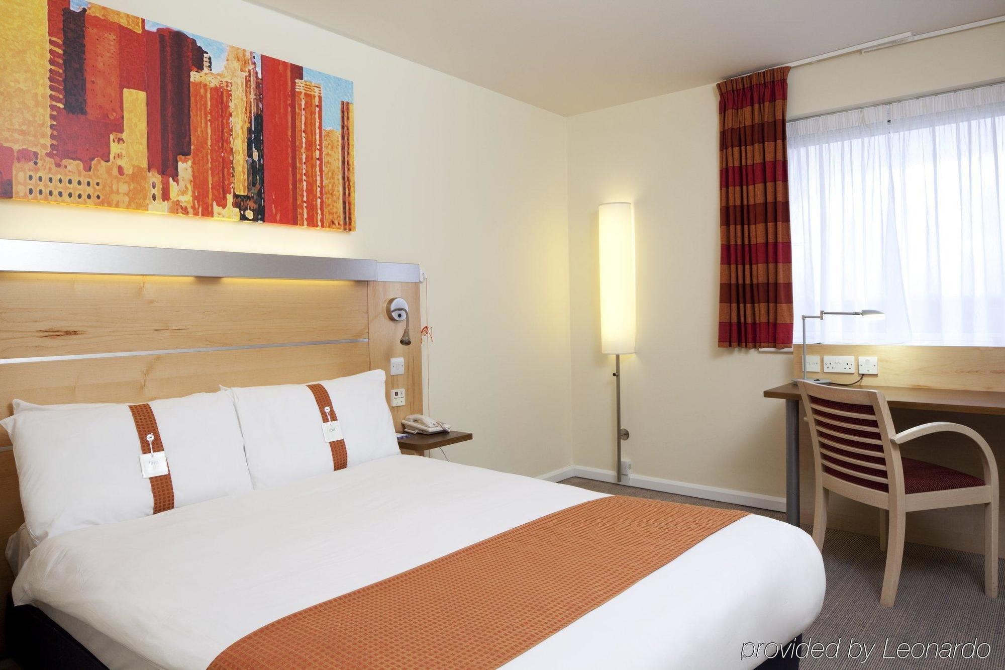 Holiday Inn Express Hemel Hempstead, An Ihg Hotel Экстерьер фото