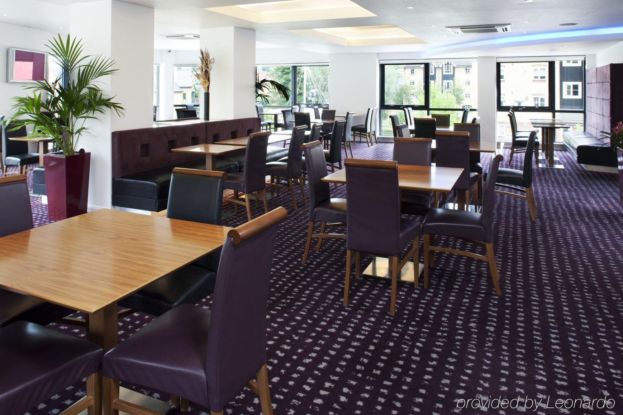 Holiday Inn Express Hemel Hempstead, An Ihg Hotel Экстерьер фото