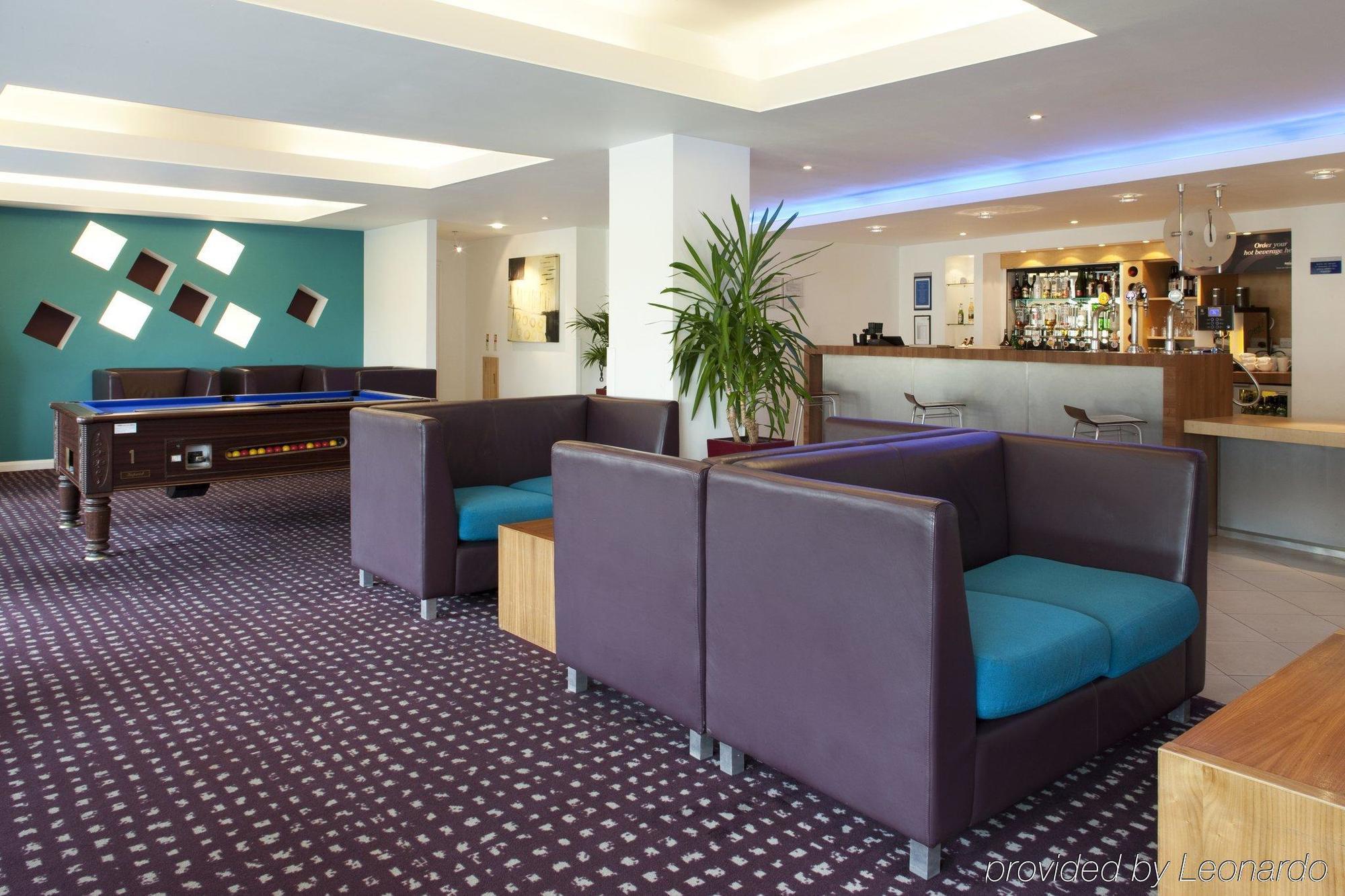 Holiday Inn Express Hemel Hempstead, An Ihg Hotel Экстерьер фото