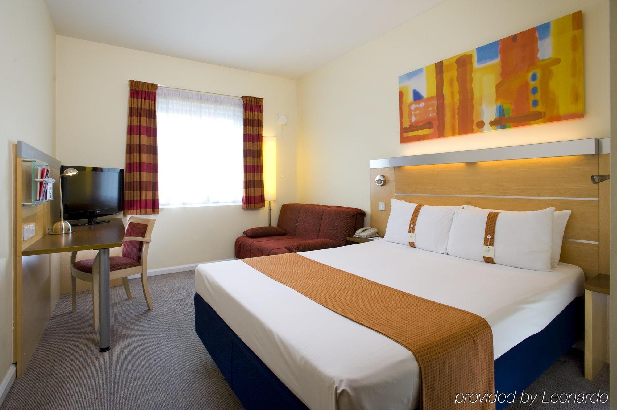 Holiday Inn Express Hemel Hempstead, An Ihg Hotel Экстерьер фото