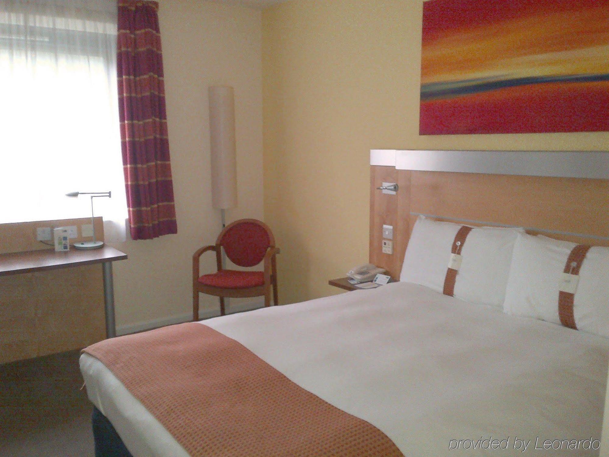 Holiday Inn Express Hemel Hempstead, An Ihg Hotel Экстерьер фото