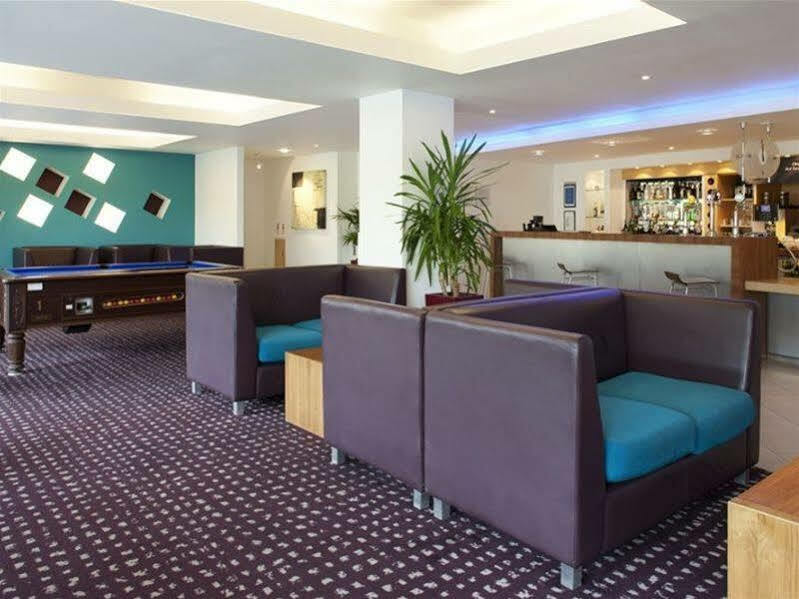 Holiday Inn Express Hemel Hempstead, An Ihg Hotel Экстерьер фото