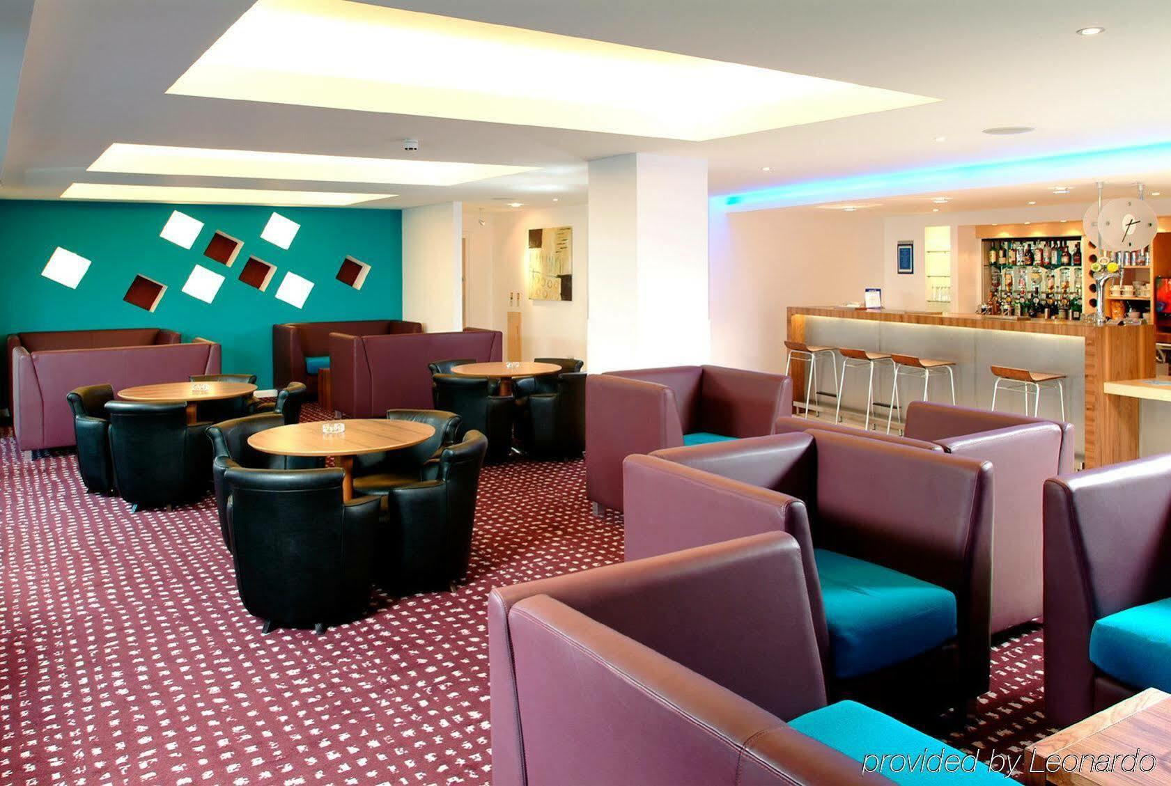 Holiday Inn Express Hemel Hempstead, An Ihg Hotel Интерьер фото